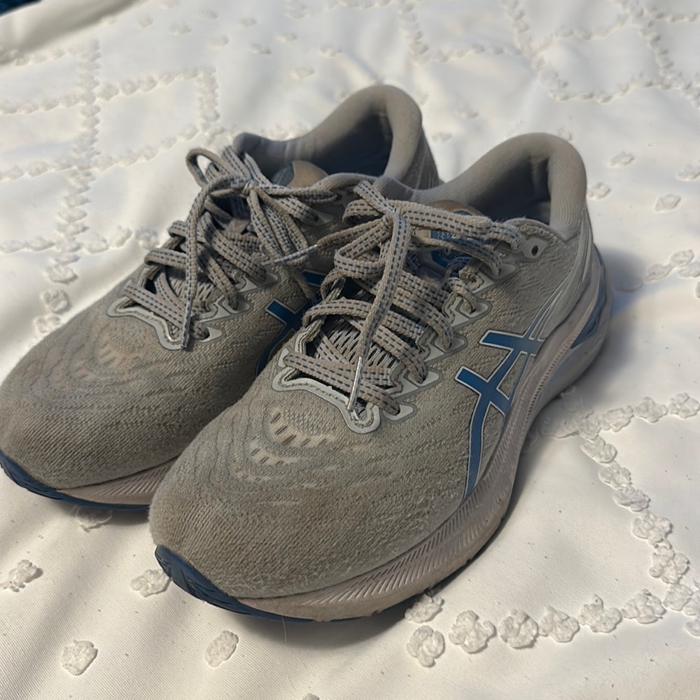asics training shoe